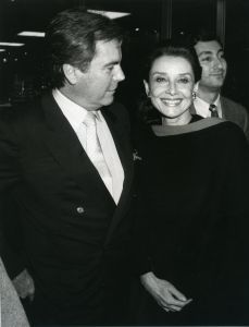 Audrey Hepburn, Robert Wagner 1987, LA.jpg
